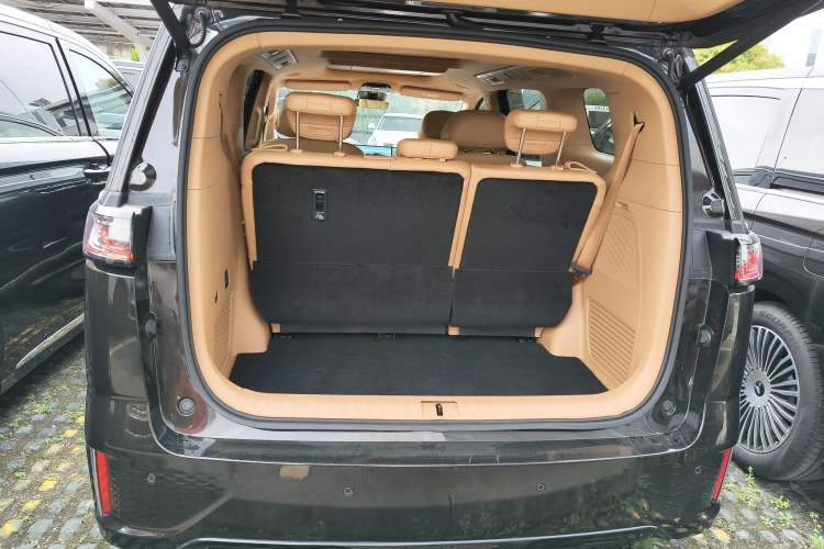 Used VOYAH Dream 2025 PHEV Four-Wheel-Drive Flagship Kunpeng Edition Trunk