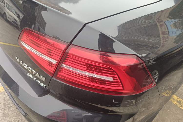 Used Volkswagen Magotan 2018 Facelift 330TSI DSG Luxury Model Right Rear Taillight