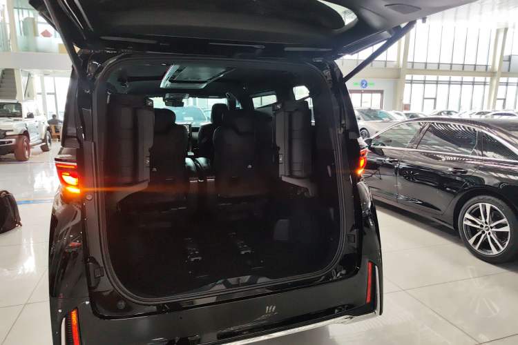 Used Toyota Vellfire 2024 Crown Dual-Engine 2.5L Supreme Executive Edition Trunk