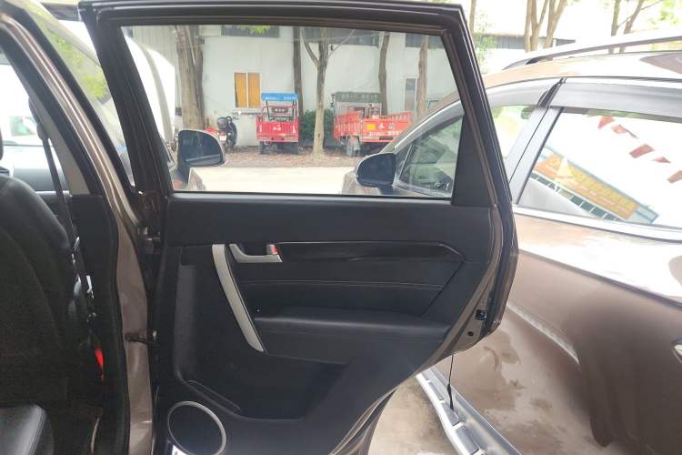 Used Chevrolet Captiva 2017 2.4L 4x4 Flagship Edition 7-Seater
