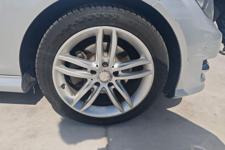 Used Mercedes-Benz C-Class 2013 C 260 CGI Fashion Model Right Front Wheel Hub