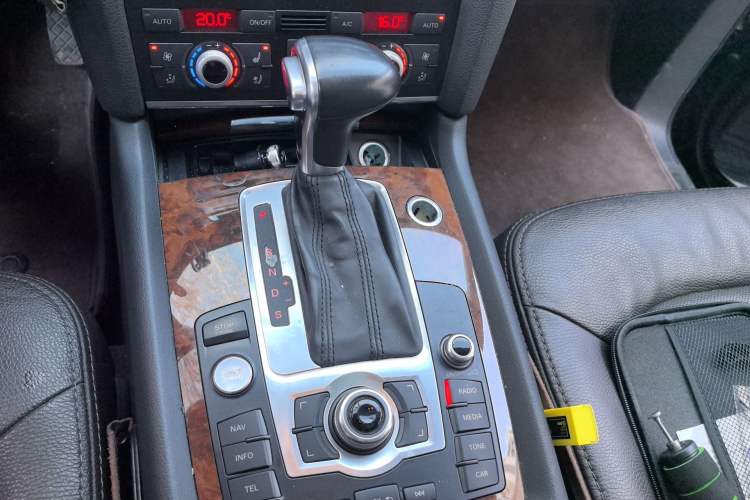 Used Audi Q7 2014 35 TFSI Ambition Edition Gear Lever