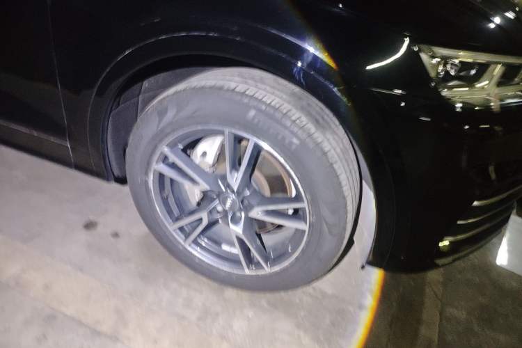 Used Audi Q5L 2020 Updated 40 TFSI Prestige Fashion Edition Right Front Wheel Hub