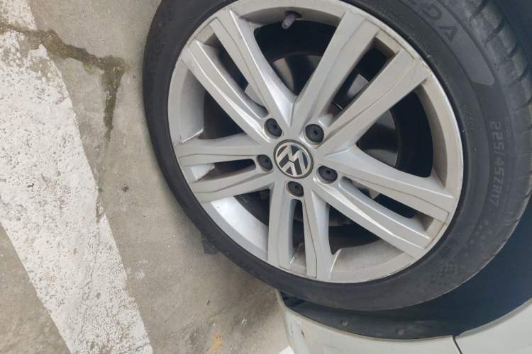 Used Volkswagen Sagitar 2018 280TSI DSG Comfort Model Right Front Wheel Hub