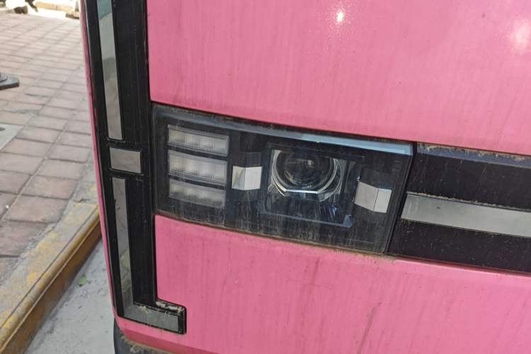 Used SRM New Energy E3L 2024 Custom Luxury Model Right Front Headlight