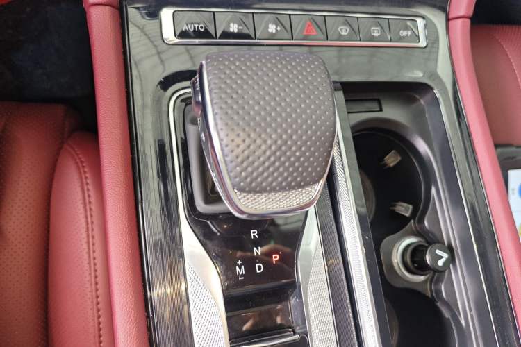 Used Hongqi H5 2025 1.5T DCT Qiyun 500 000th Unit Commemorative Edition Gear Lever