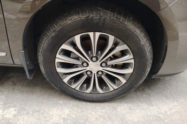 Used Buick GL8 2021 Land Cruiser Executive Class 652T Luxury Model Right Front Wheel Hub