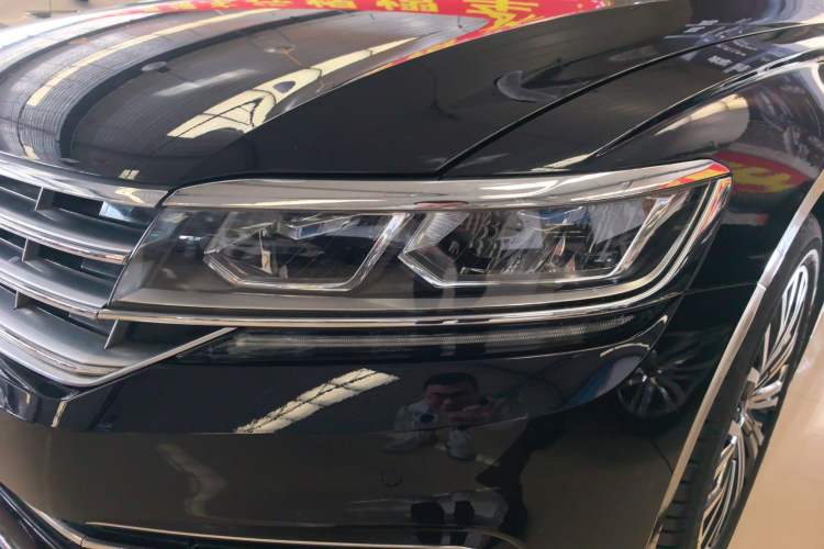 Used Volkswagen Phideon 2019 380TSI Two-Wheel Drive Business Edition China V Standard Left Front Headlight