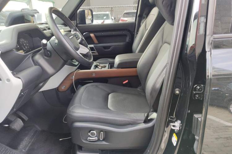 Used Land Rover Defender 2023 130 3.0T P400 HSE Left Front Seat