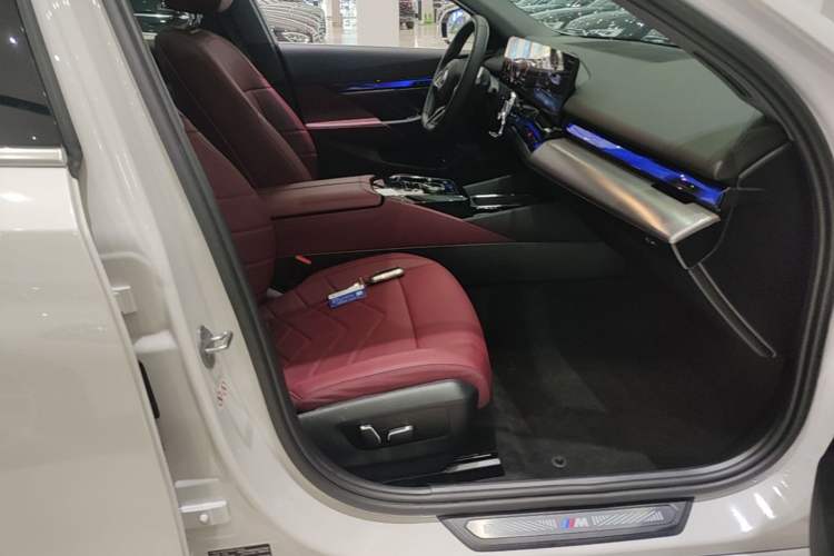 Used BMW 5 Series 2024 530Li Leading Model M Sport Package Right Front Seat