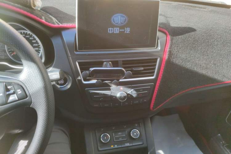 Used Bestune X40 2017 1.6L Automatic Prestige Edition Audio And AC Panel