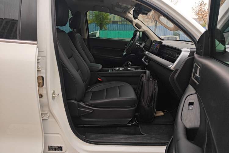 Used Great Wall Poer 2024 2.4T Passenger Version Automatic Diesel 4x4 Comfort Trim