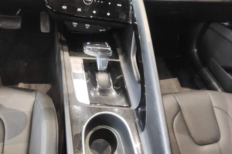 Used Hyundai Elantra 2021 1.5L CVT LUX Prestige Edition Gear Lever