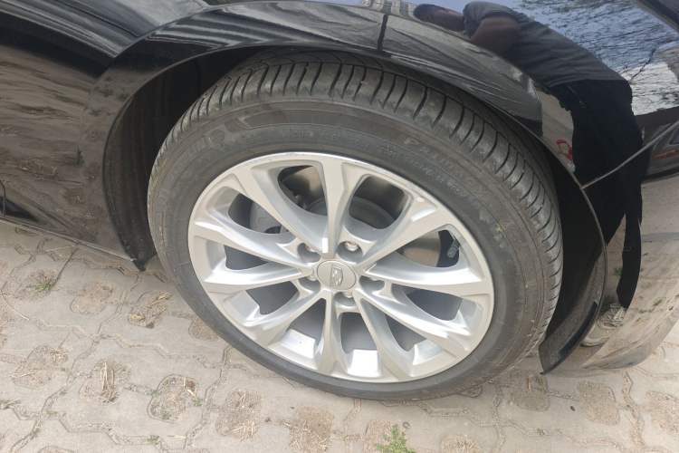 Used Cadillac CT5 2021 Revised 28T Luxury Version Right Front Wheel Hub