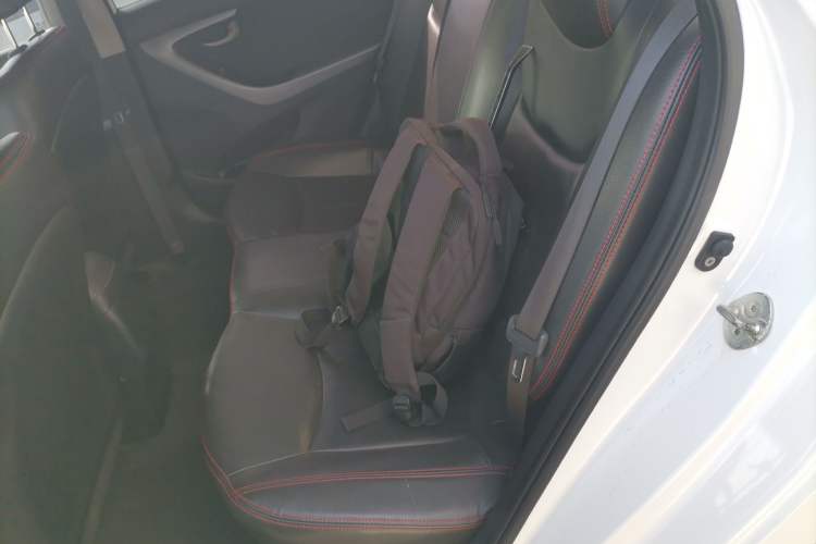 Used Hyundai Elantra (5th Generation / Langdong) 2016 1.6L Automatic Smart Version