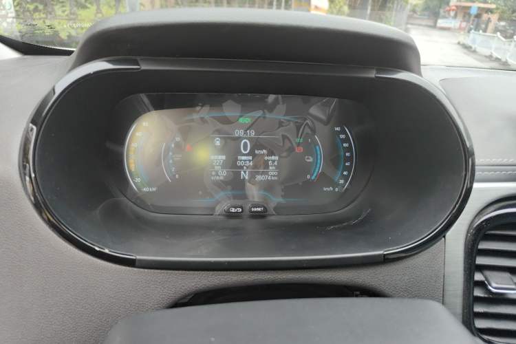 Used Chery QQ Little Ant 2022 Restyled Version Sweet Pink Edition Low-Sugar Version Lithium Iron Phosphate Battery 30.7 kWh 30 kW 301 km Instrument Cluster