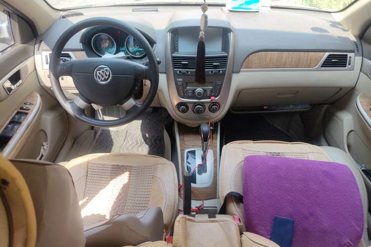 Used Buick Excelle 2015 1.5L Automatic Classic Model Center Console