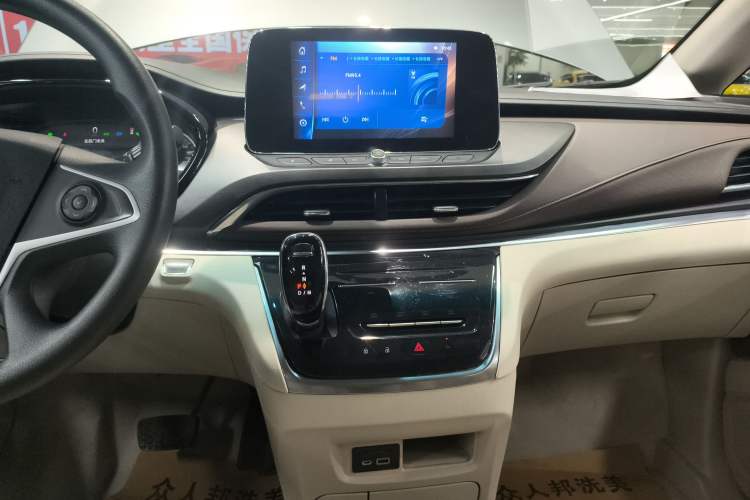 Used Buick GL8 2023 Land Executive Class Comfort Model