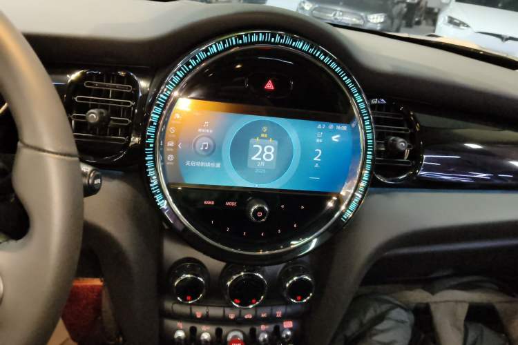 Used MINI MINI 2023 Updated 1.5T COOPER Artist Five-Door Edition