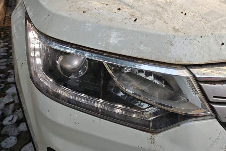 Used CHANGAN OSHAN CX70 2016 1.6L Manual Luxury Model Right Front Headlight
