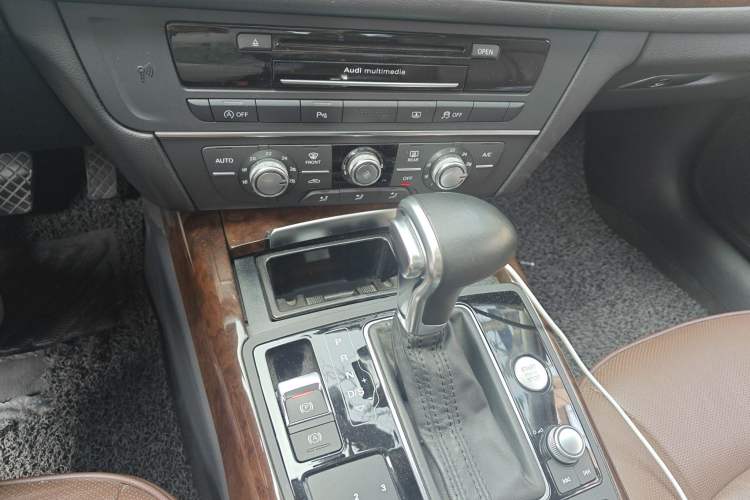 Used Audi A6L 2014 30 FSI Comfort Model
