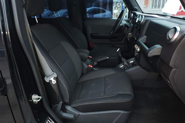 Used BAIC Off-Road BJ40 2016 40L 2.0T Manual Two-Wheel Drive Luxury Edition