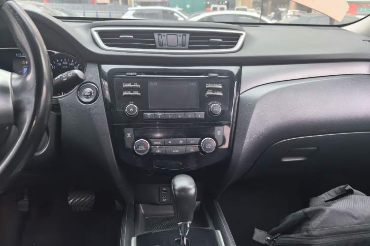 Used Nissan X-Trail 2015 2.0L CVT Comfort MAX Edition 2WD
