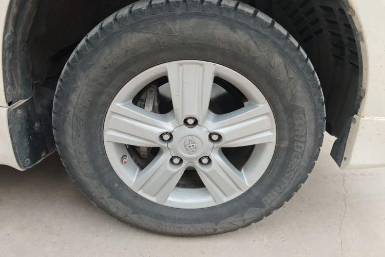 Used Toyota Land Cruiser  Right Front Wheel Hub