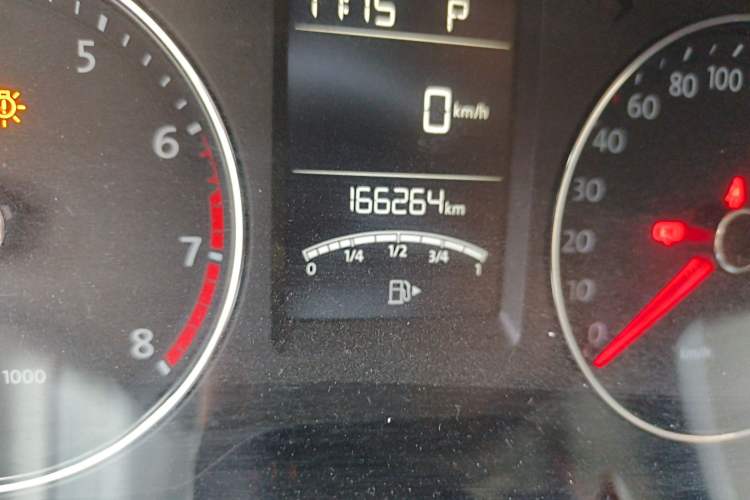 Used Volkswagen Gran Lavida 2014 1.6L Automatic Sport Edition Odometer Close Up