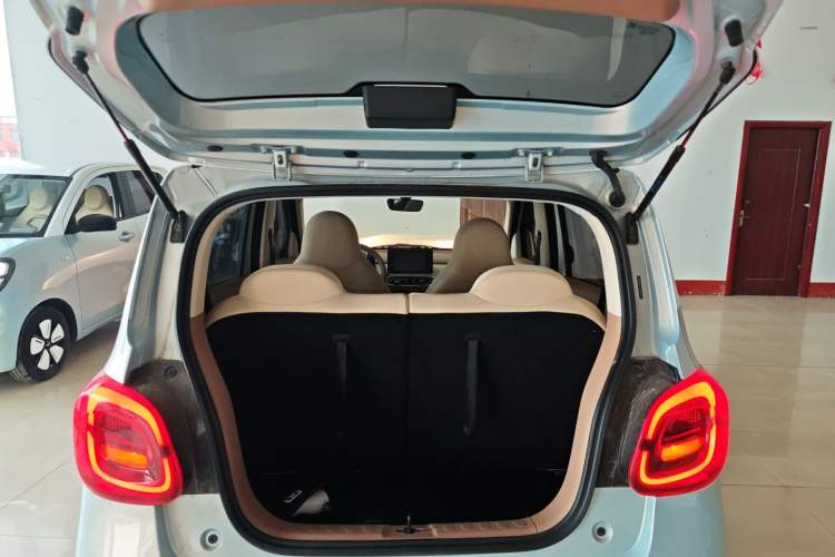 Used Wuling Hongguang MINIEV 2025 Four-Door Version Premium Edition Trunk