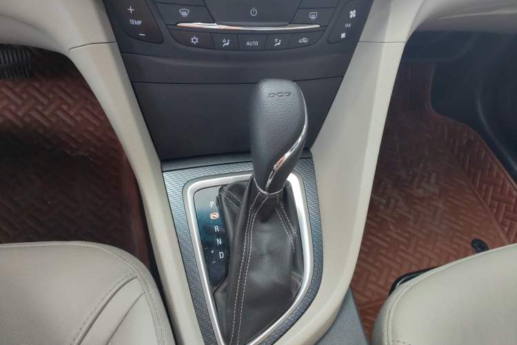 Used Buick GT 2019 15T Dual-Clutch Connected Elite Model China VI Gear Lever