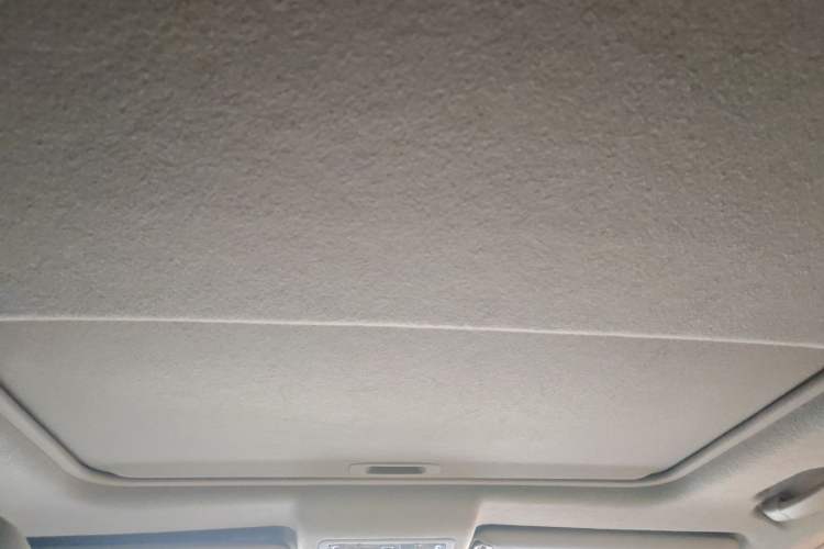 Used Toyota Highlander 2009 2.7L Two-Wheel Drive 7-Seater Luxury Edition Headliner