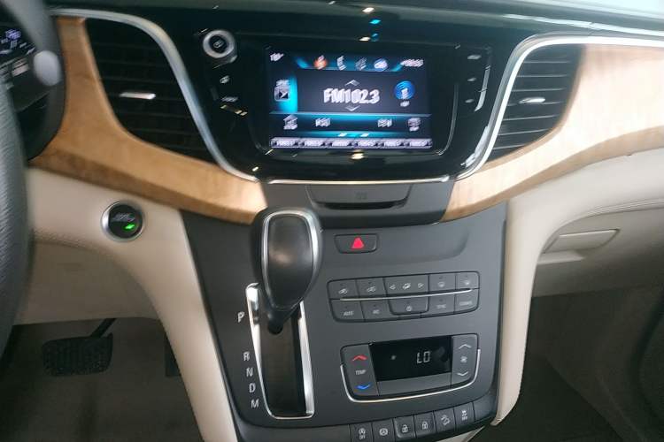 Used Buick GL8 2017 ES 28T Comfort Model China V Standard
