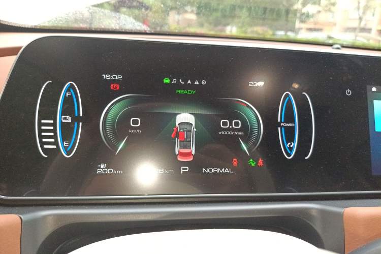 Used ORA Good Cat 2023 401 km Standard Range Premium Version Lithium Iron Phosphate
