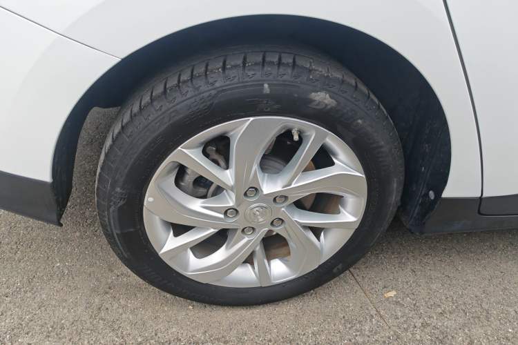 Used Buick Velite 6 2022 Connected & Shared PLUS Right Rear Wheel Hub