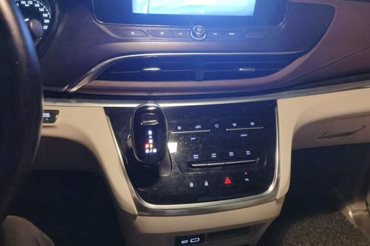 Used Buick GL8 2023 Land Executive Class Comfort Model