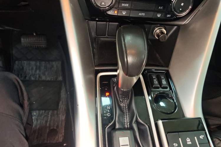 Used Mitsubishi Eclipse Cross 2019 1.5T CVT Two-Wheel Drive Dream Edition China VI Standard
