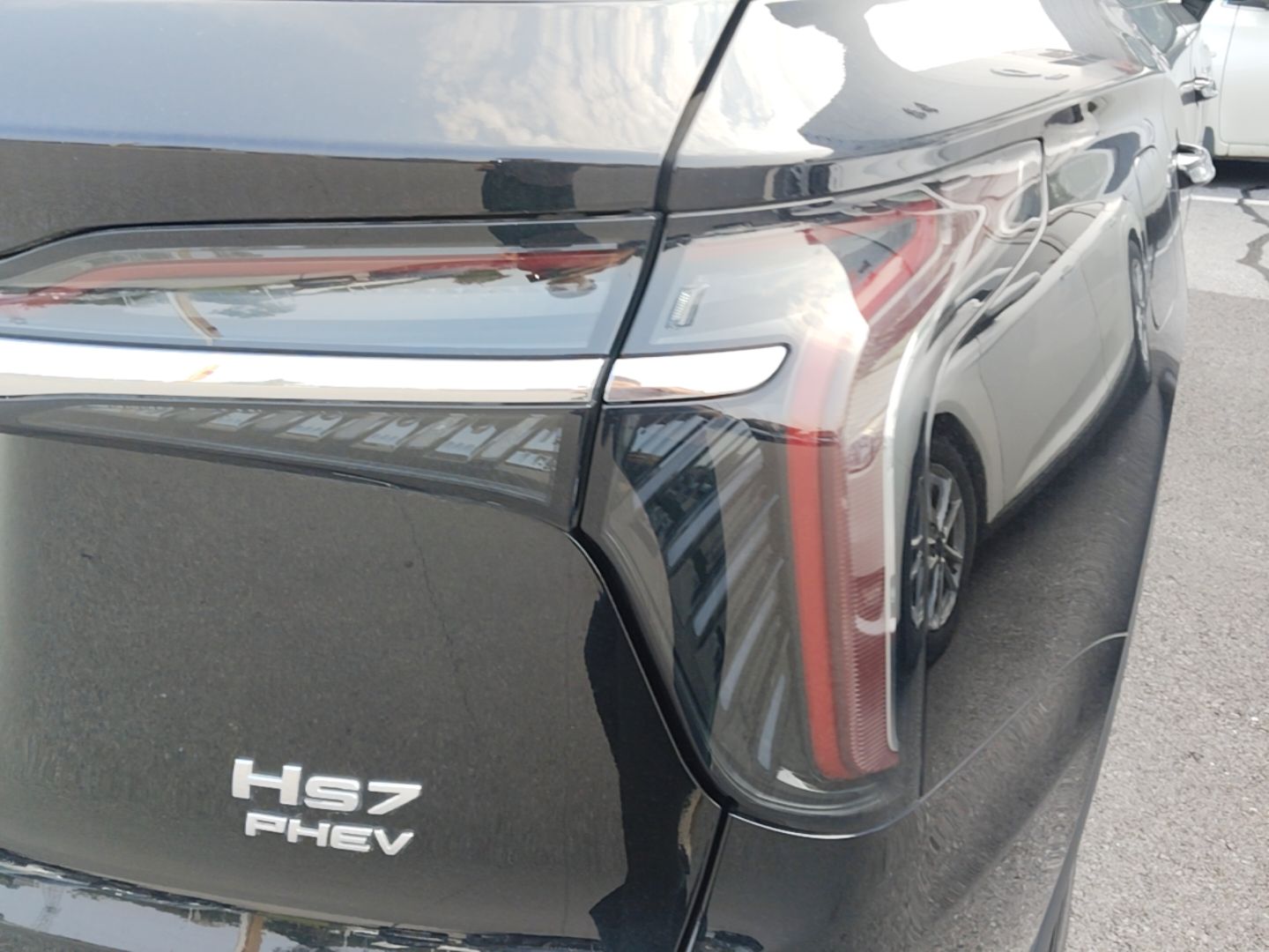 Hongqi HS7 PHEV 2025 Model 2.0T PHEV Four-Wheel Drive 2 Million Units Commemorative Edition 6-Seater — снимка 9
