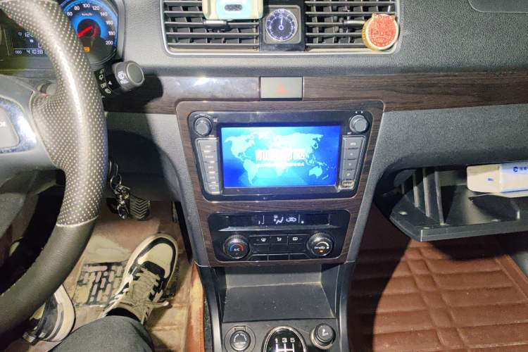 Used Dongfeng Fengon 370 2016 1.5L Manual Luxury Version SFG15-02 7 Seats
