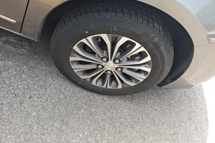 Used Buick GL8 2020 Land Business Class 652T Luxury Model Right Front Wheel Hub