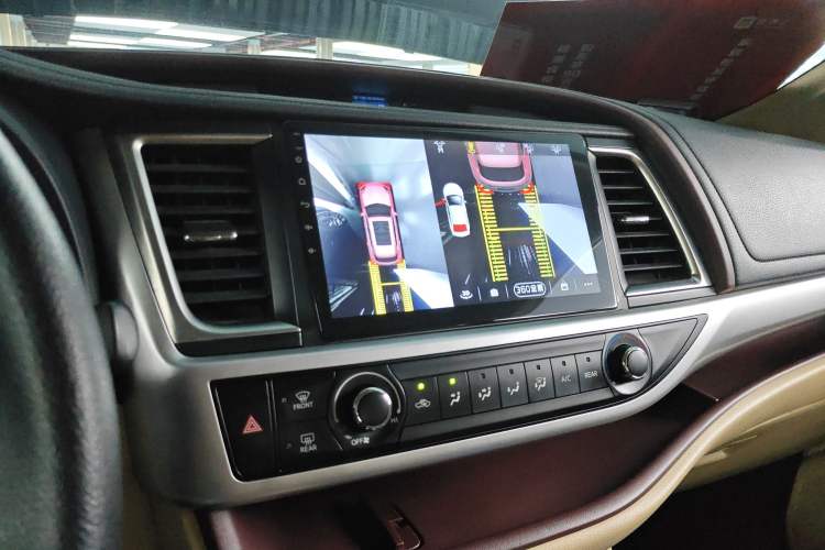 Used Toyota Highlander 2017 2.0T Two-Wheel Drive Elite Version 7 Seats Audio And AC Panel