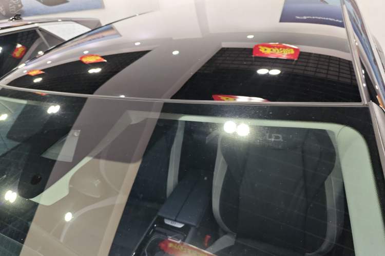 Used Volkswagen ID.7 VIZZION 2024 PRO Model Roof