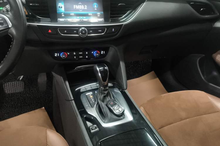 Used Buick Regal 2017 20T Luxury Model Gear Lever