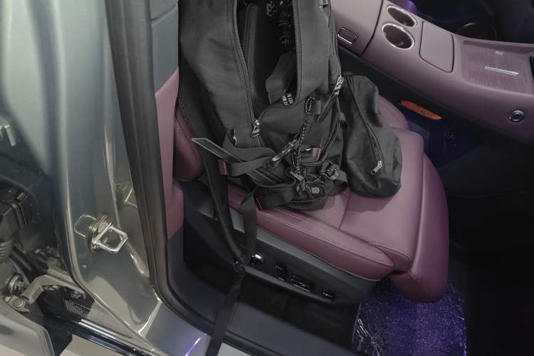 Used VOYAH FREE 2025 Model FREE+ Rear-Drive Qiankun Edition Right Front Seat