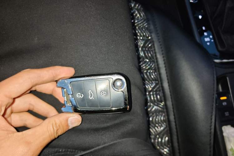 Used Volkswagen Touran 2021 Volkswagen Touran L 280TSI DSG Boundary Edition 7-Seater Vehicle Key