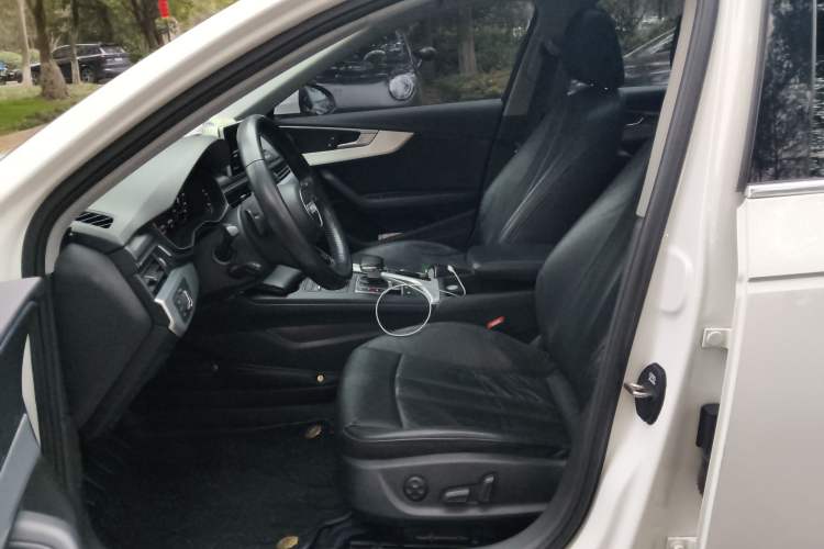 Used Audi A4L 2018 30th Anniversary Edition 40 TFSI Fashion Model
