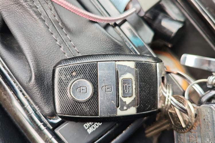 Used Kia K5 2016 1.6T Automatic LUX Vehicle Key