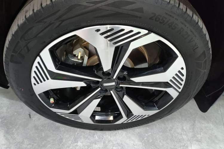 Used Wey Lanshan 2023 Four-Wheel Drive Ultra-Long Range Version Left Front Wheel Hub