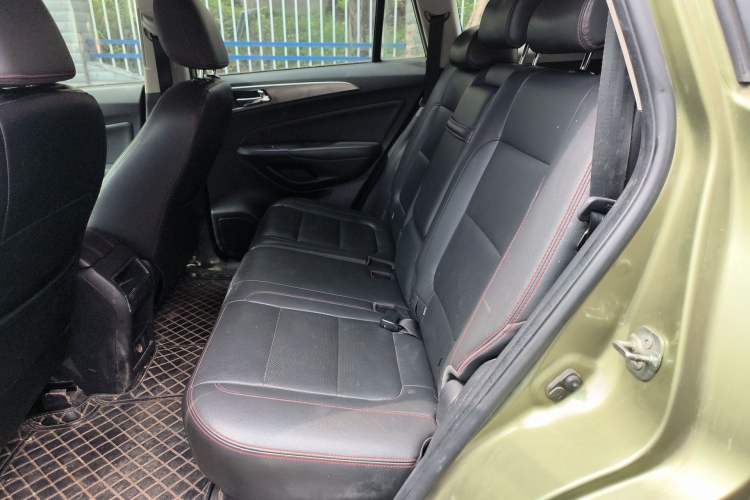 Used CHANGAN CS75 2014 2.0L Manual Leading Version China IV Standard
