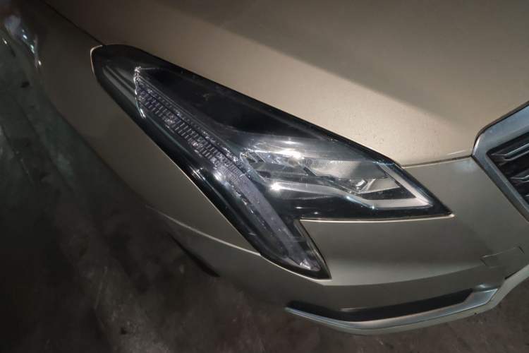 Used Cadillac XTS 2018 28T Tech Edition Right Front Headlight